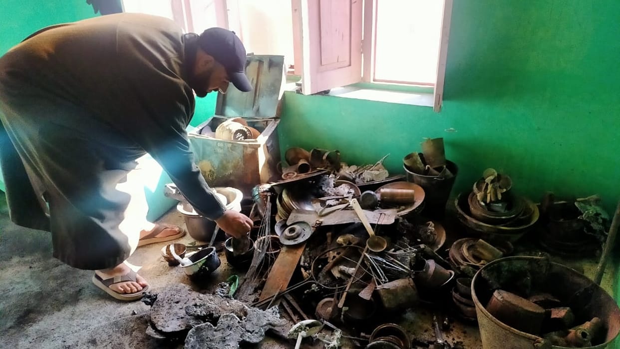 Poonch: Fire broke out in a three storey house in Mandi
