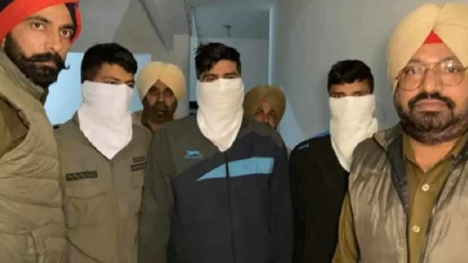 Police arrested three soldiers in Bathinda of Punjab