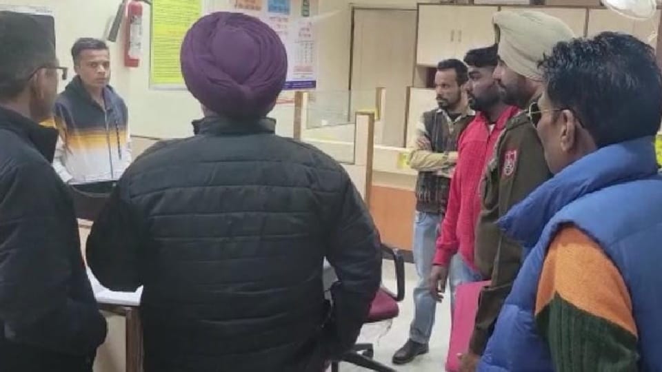 18 lakh rupees looted from UCO Bank of Ghanaur