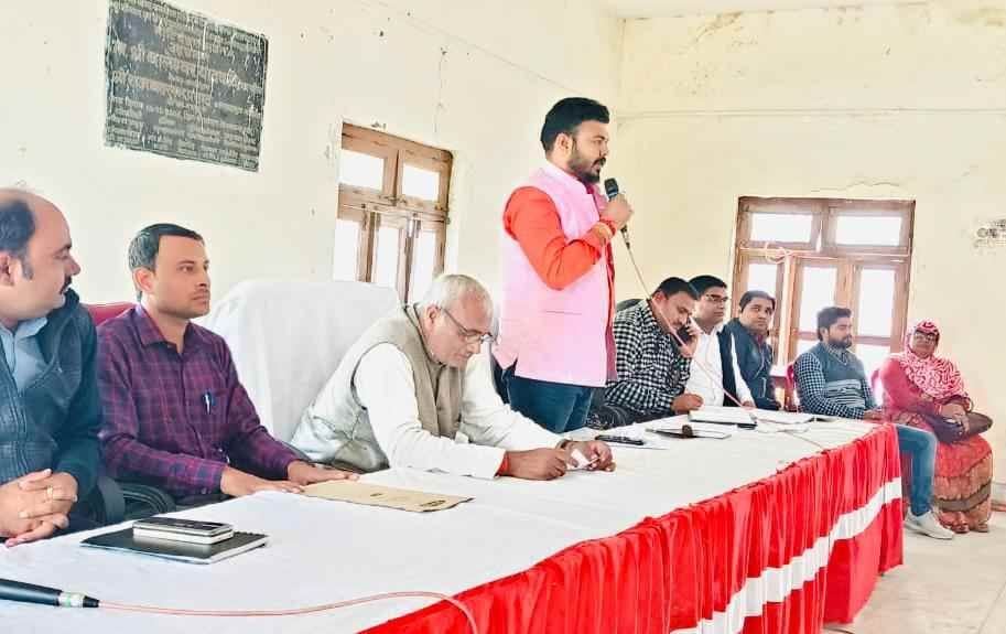 The meeting of the area panchayat took place amidst the commotion