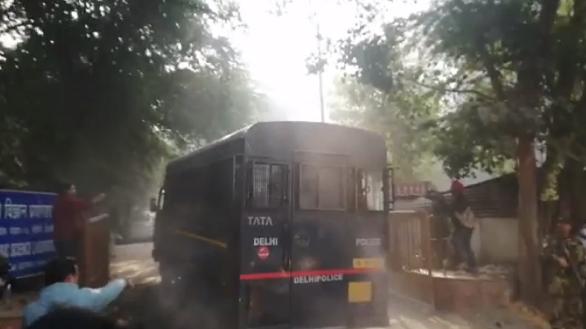 Policemen honored for foiling attempt to attack Aftab