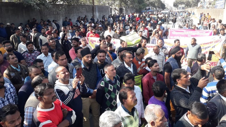 Uttarakhand News: 80 Thousand vehicles including Vikram auto bus Chakka jam news in hindi