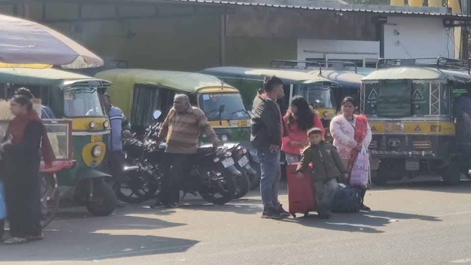 Uttarakhand News: 80 Thousand vehicles including Vikram auto bus Chakka jam news in hindi