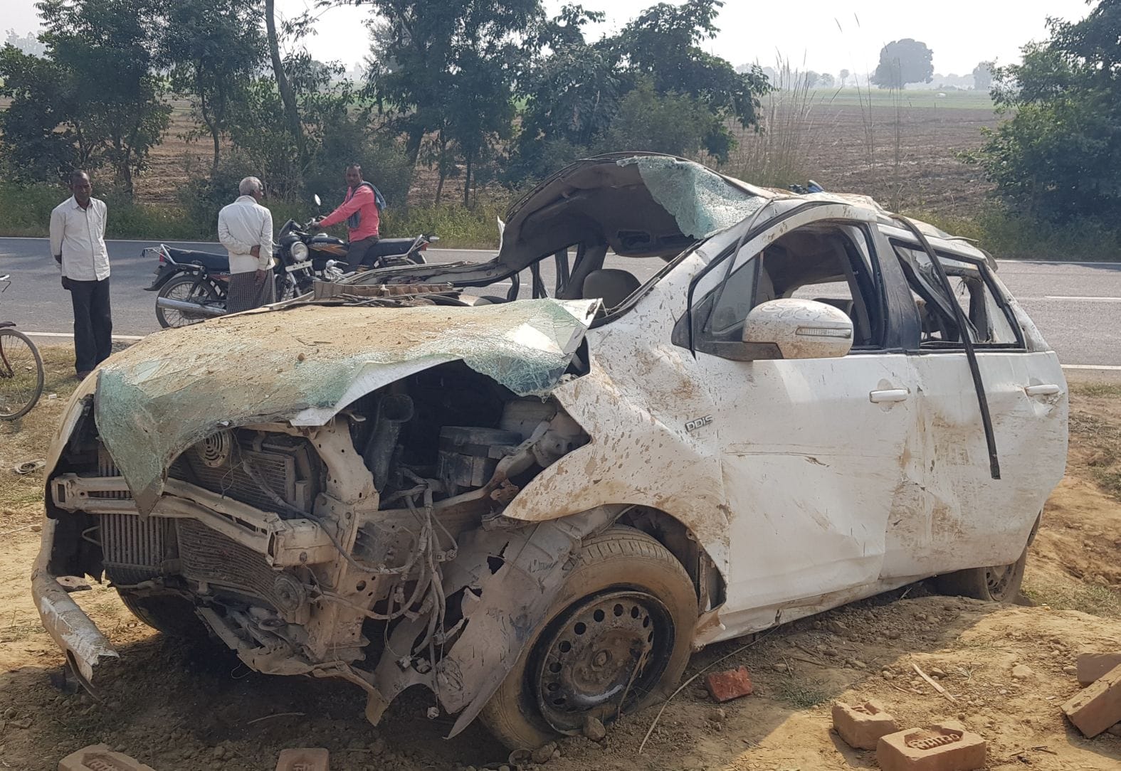The car of the wedding party overturned after colliding with the cattle, two died