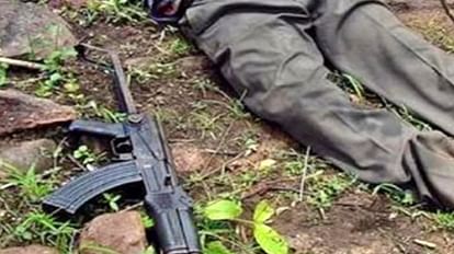 Chhattisgarh Naxal Encounter: जवानों ने मुठभेड़ में नक्सल जनताना सरकार अध्यक्ष को मार गिराया, सर्चिंग जारी Chhattisgarh Naxal Encounter: Jawans killed a Naxalite in an encounter in sukma
