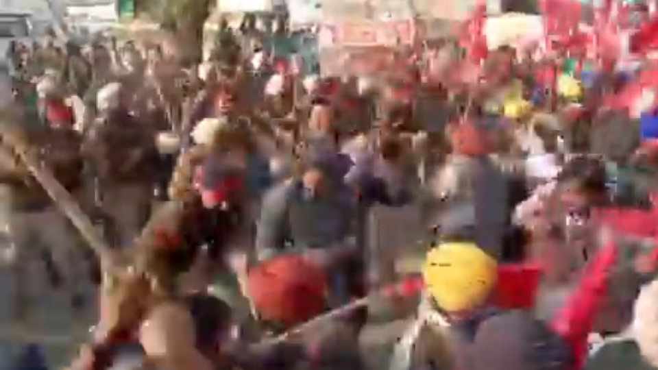 Punjab Police lathi charged Mazdoor Union people who marching towards CM residence in Sangrur