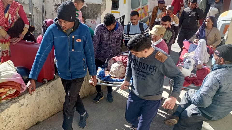 Bageshwar News: 70 year old man fight with a wild bear and save his life