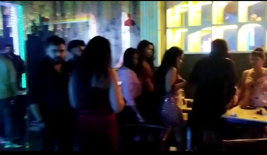 MP News: The party was going on late night in Bhopal's Bottom Club, police raided