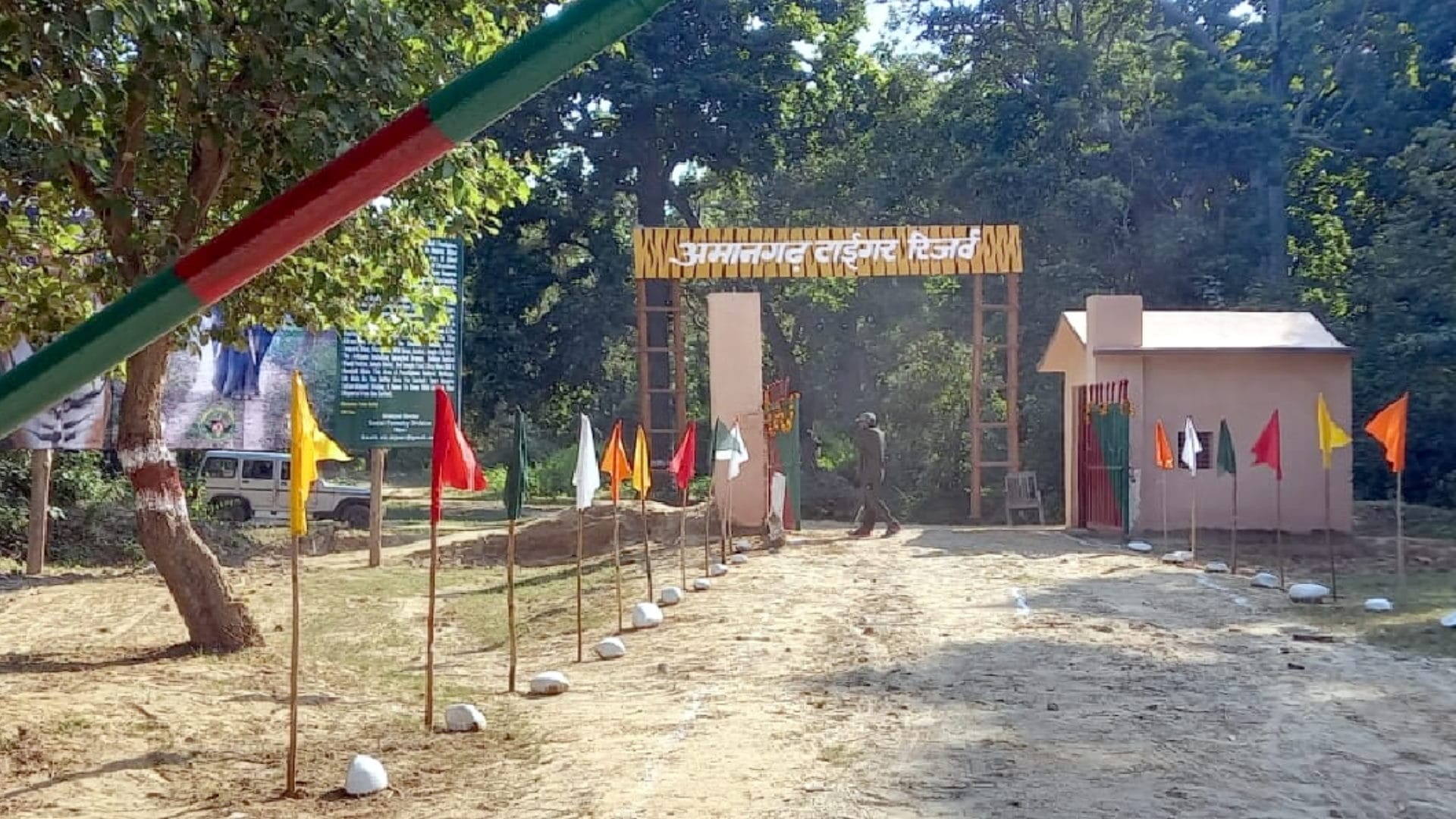 Amangarh is also included in the tourism circuit of UP.