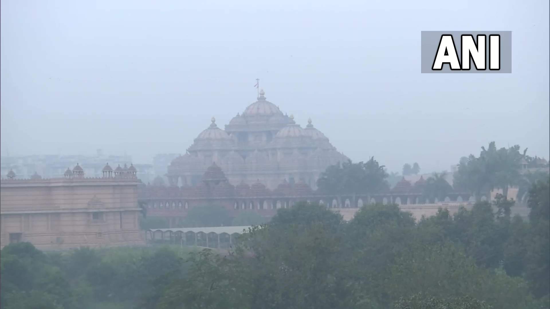 Delhi Pollution News Delhi Labour Minister claims diesel vehicles from outside entering city despite ban