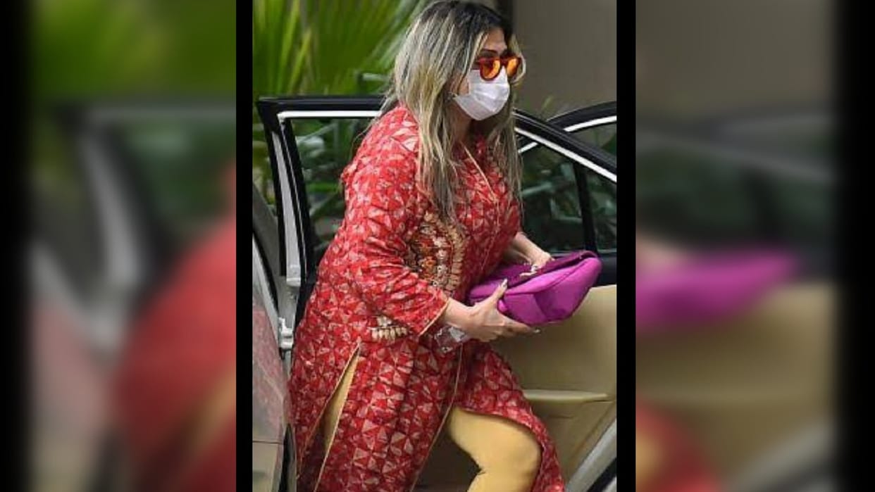 Delhi : Sukesh had also given crores of rupees to Pinky.