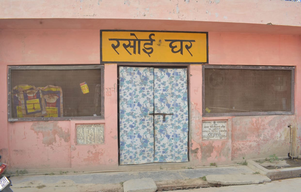 Hardoi, Occupied night shelter, the needy are stuck in the open