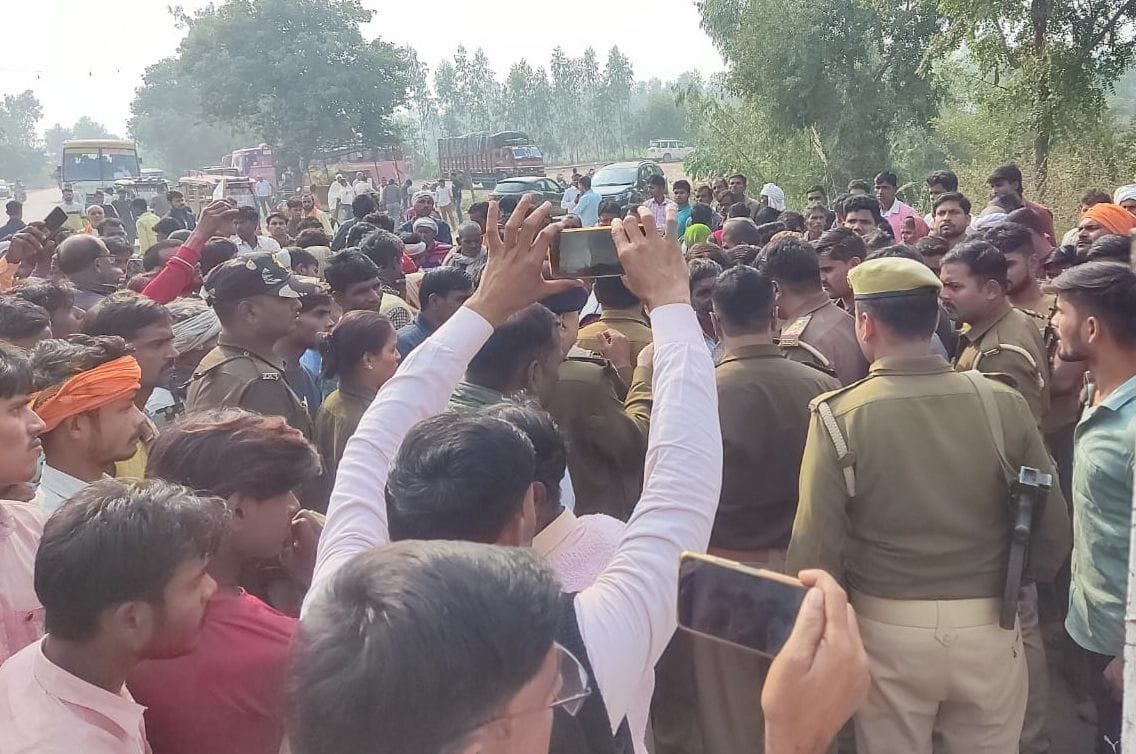 Hardoi, Youth crushed to death by container, angry people block highway