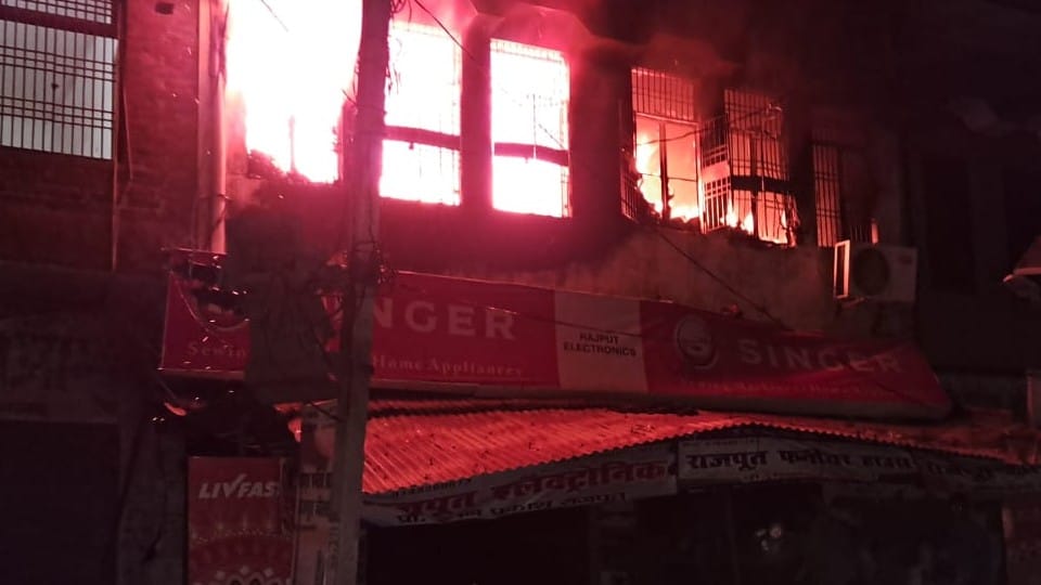 Six dead bodies burnt on the same pyre in firozabad