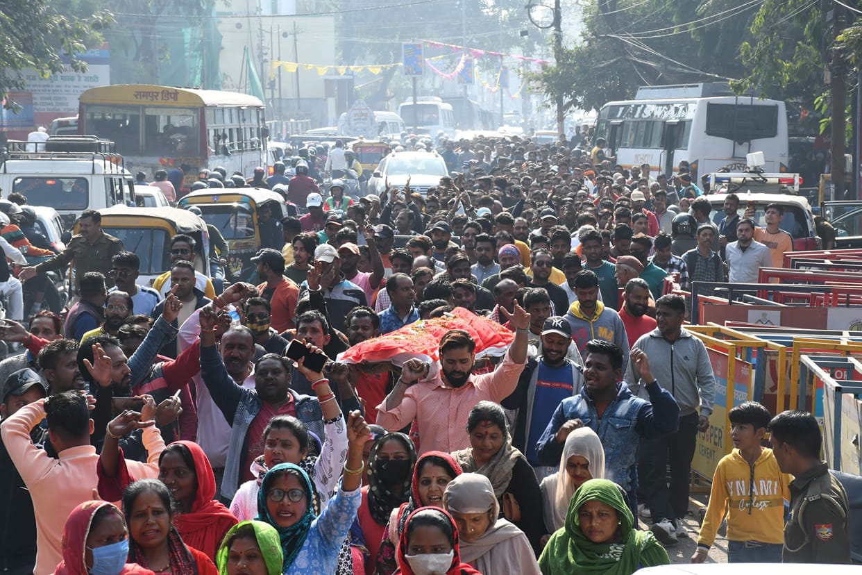 cleaning workers took out a procession showed strength Nainital Uttarakhand news in hindi