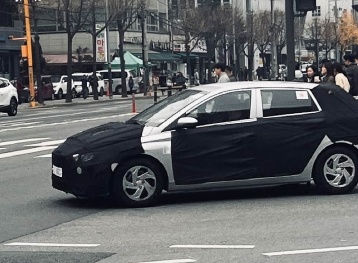 Hyundai i20 Facelift Spied Testing Know Launch Details News in Hindi