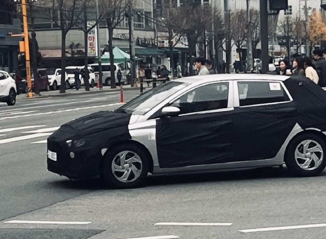 Hyundai i20 Facelift Spied Testing Know Launch Details News in Hindi