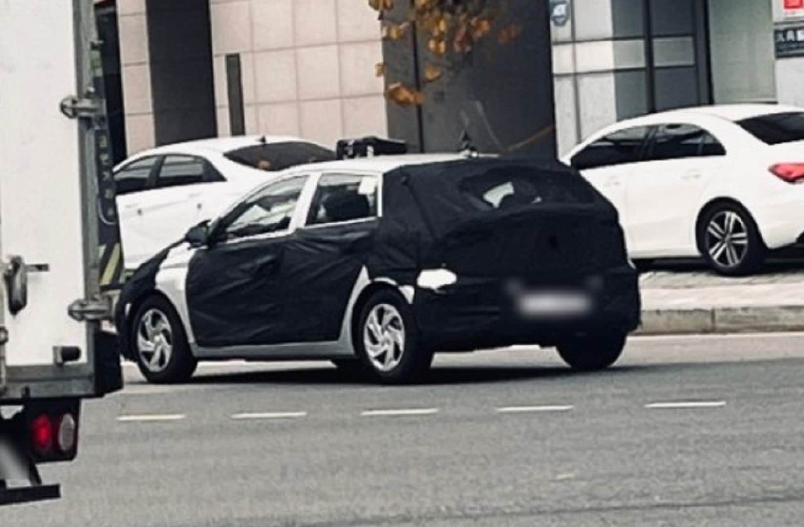 Hyundai i20 Facelift Spied Testing Know Launch Details News in Hindi