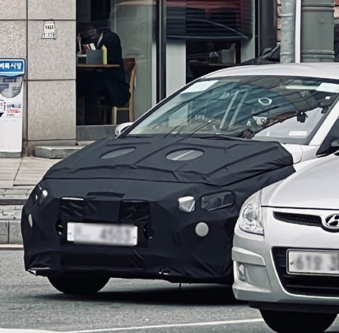 Hyundai i20 Facelift Spied Testing Know Launch Details News in Hindi