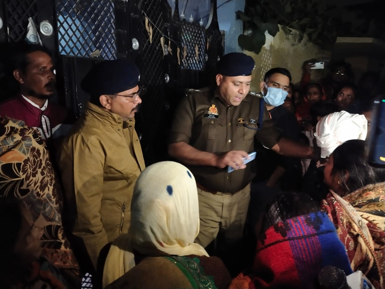 Mother commits suicide by killing son in Kanpur