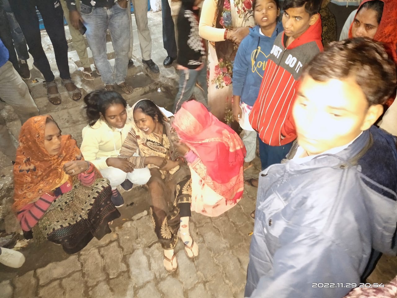 Mother commits suicide by killing son in Kanpur