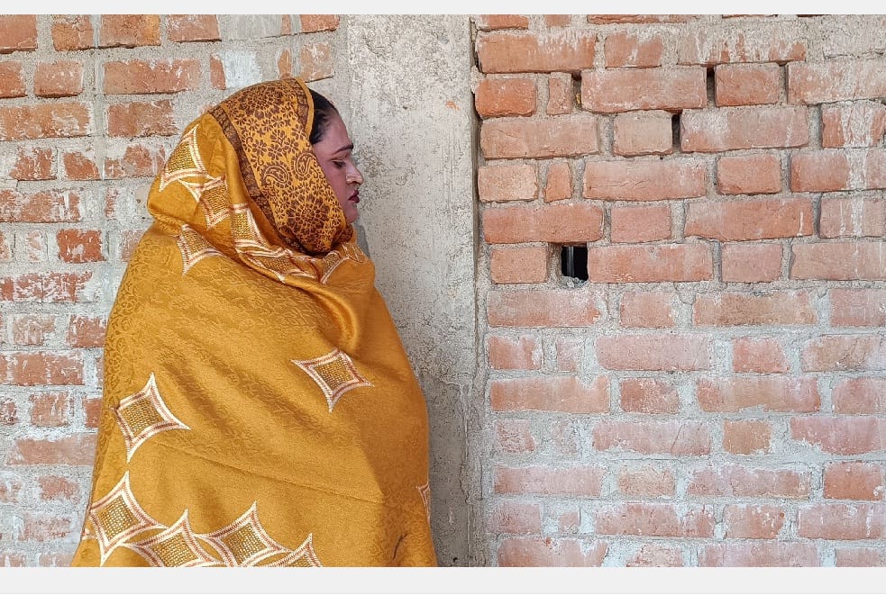the attackers opened fire on the eunuch in Auraiya, accused of attacking three people