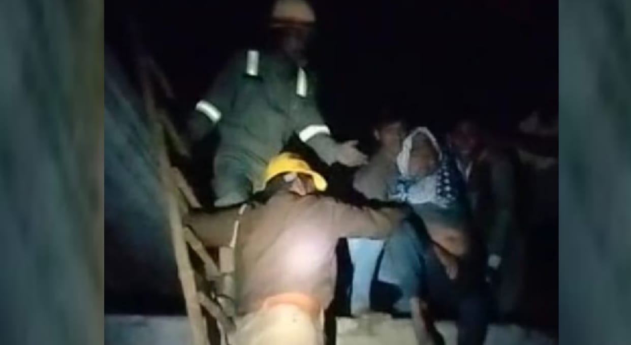 Lucknow News: Fire broke out in the house, nine including the elderly were trapped