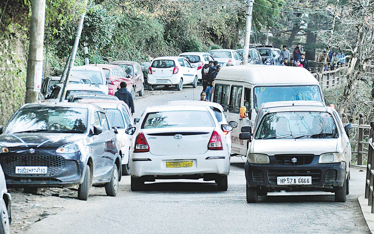 Shimla: illagal parking on sanjauli to igmc shimla