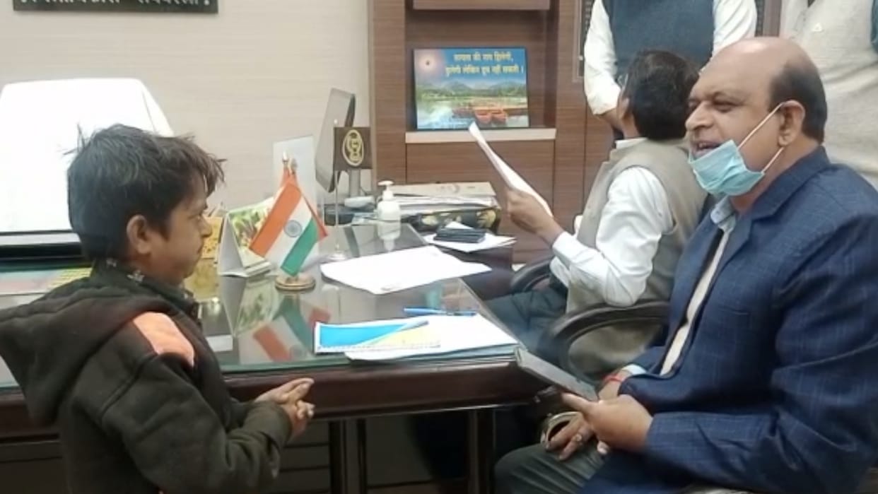 Mohammed Sharif asked help for marriage in Raebareli.