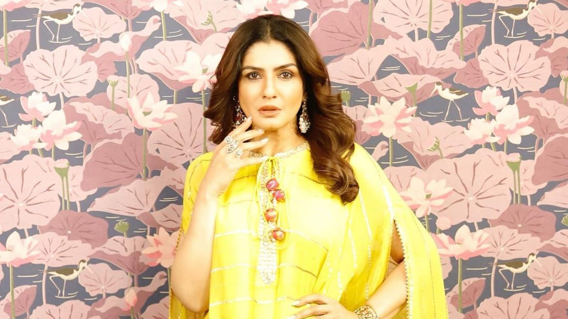 Raveena Tandon daughter Rasha Thadani gets pushed by man for selfie actress angrily reacts know in detail