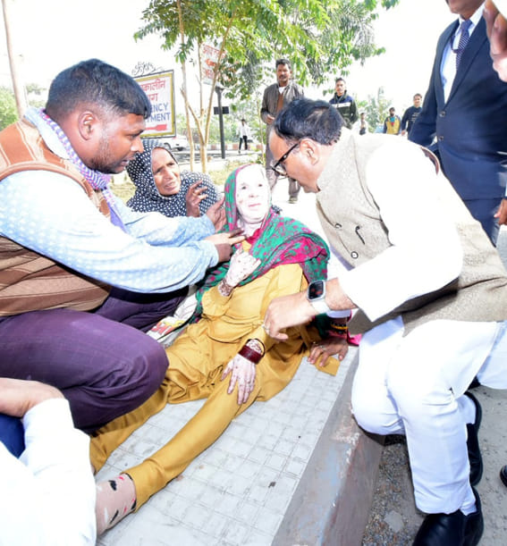 Action will be taken if the doctor prescribes medicine from outside: Pathak