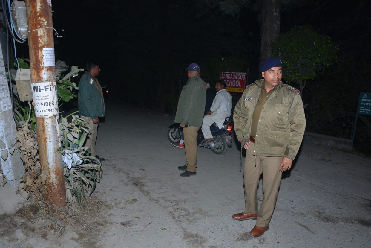 Roorkee Crime News Armed miscreants looted at gunpoint in Ganeshpur