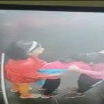 लिफ्ट में 25 मिनट तक फंसी रहीं तीन बच्चियां