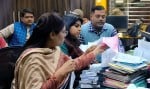 सासनी गेट स्थित पला रोड पर ताले की फैक्ट्री पर जीएसटी अधिकारियों का छापा, कागज चेक करती जीएसटी एड?