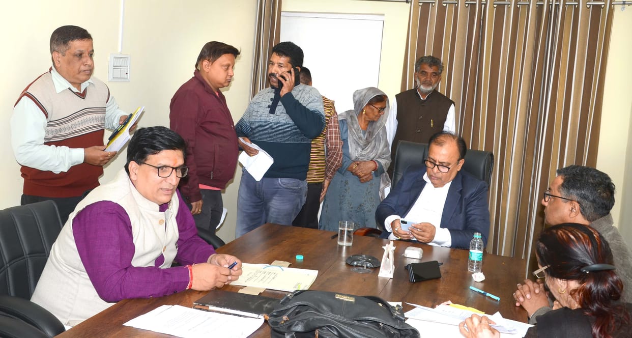 The complainant reached the court after the shock of the office, got only assurance
