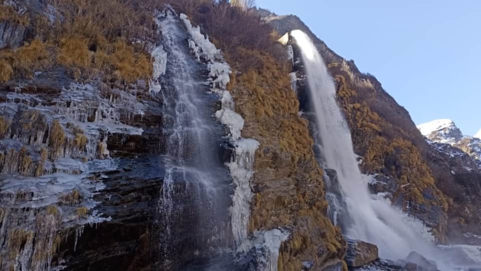Uttarakhand Weather winter, winter 2022: Bitter cold weather in badrinath river and waterfall frozen photos