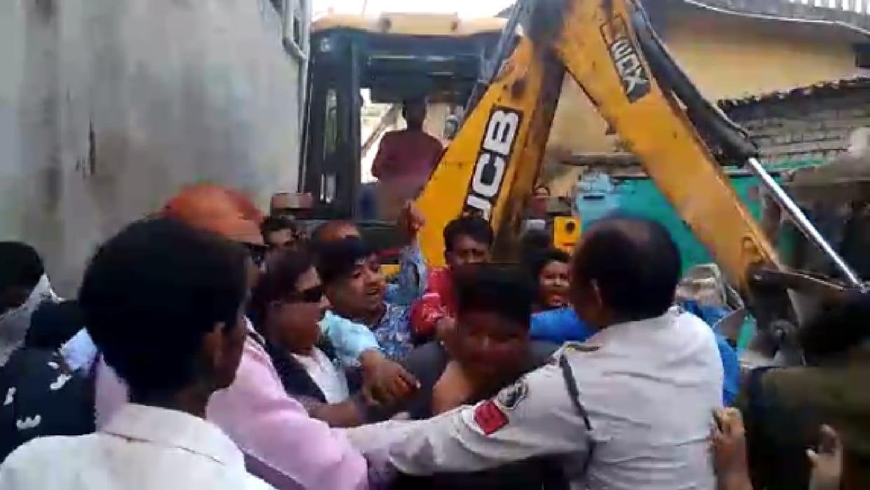 attack on bilaspur nagar nigam team went to remove encroachment
