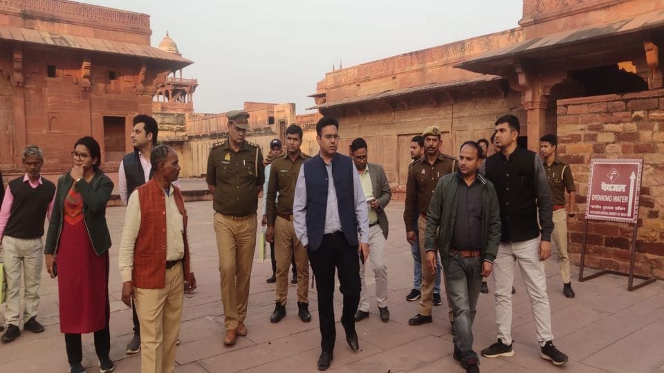 Commercial activities will be closed in 100 meters of monuments in Fatehpur Sikri Agra