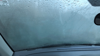 Car Care Tips: सर्दियों के मौसम में शीशे पर जम जाती है धुंध, आसान तरीकों को अपनाएं नहीं होंगे परेशान know how to remove fog on the windshield in winter season, car ac rear defogger fan blower side window