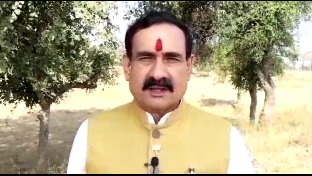 MP News: Narottam's Congress taunt on Gujarat elections, said pedestrians suffocated, came on ventilator