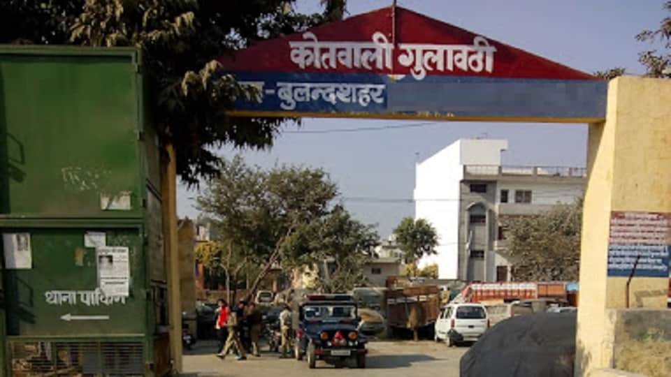 Wife caught in objectionable condition with another man in Bulandshahr s Gulawathi