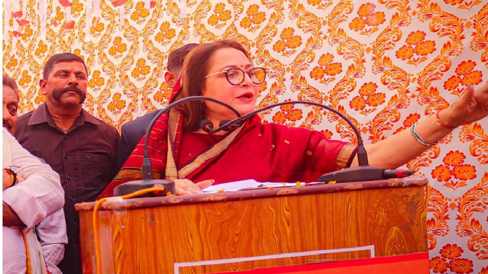 Jayaprada addressed public meeting in Rampur spoke fiercely against SP
