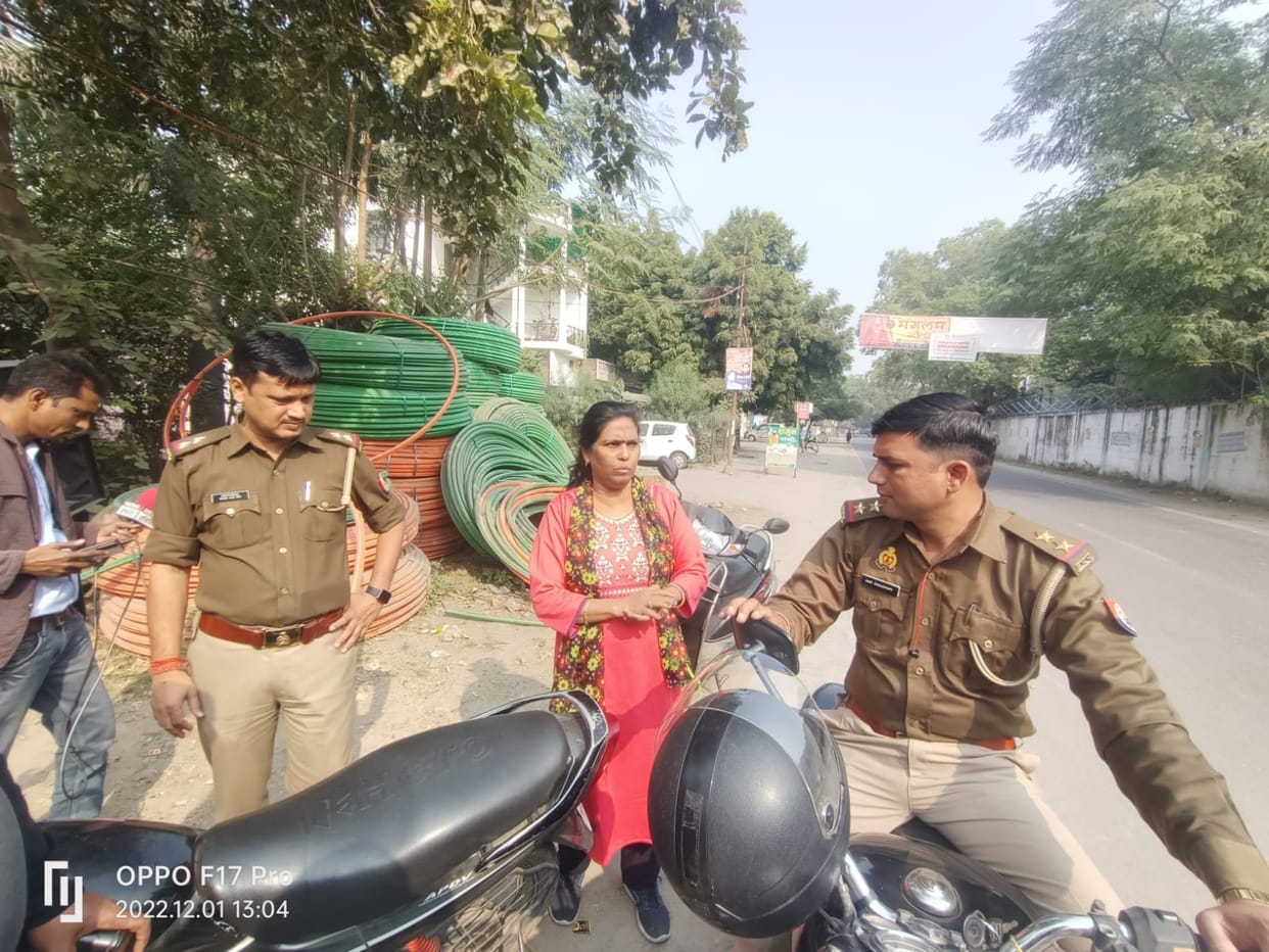 Bike riding robbers looted chain from woman in broad daylight in Kanpur