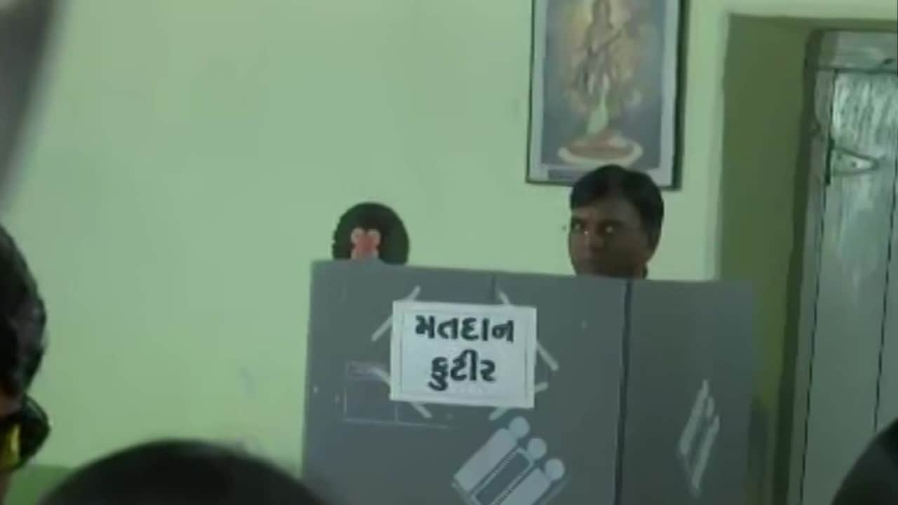 Gujarat Election 2022 Ravindra Jadeja to Minister-MLAs and royal family, see the first phase of voting