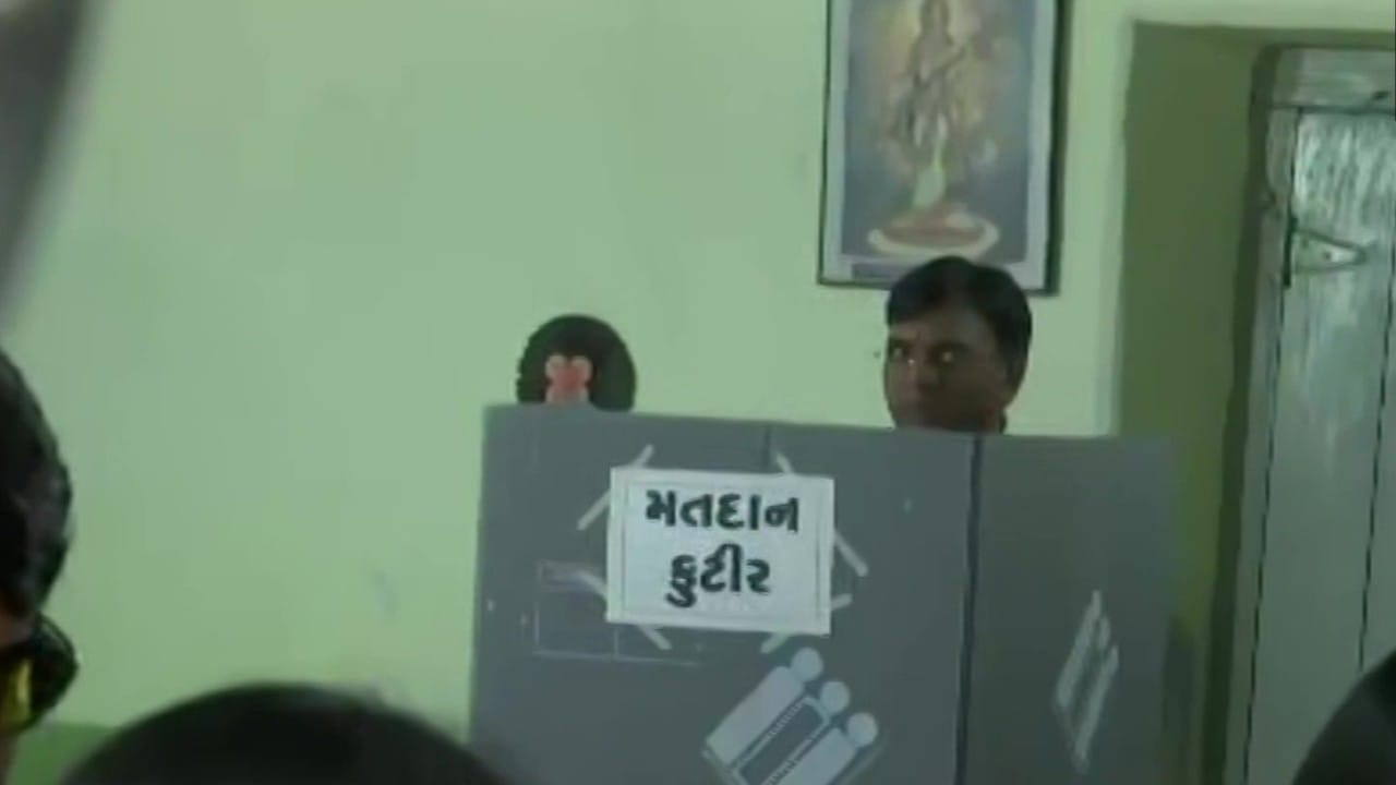 Gujarat Election 2022 Ravindra Jadeja to Minister-MLAs and royal family, see the first phase of voting