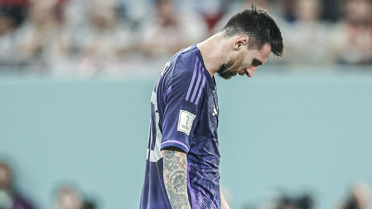 Argentina beat Poland 2-0 to reach knockout, Messi made embarrassing record