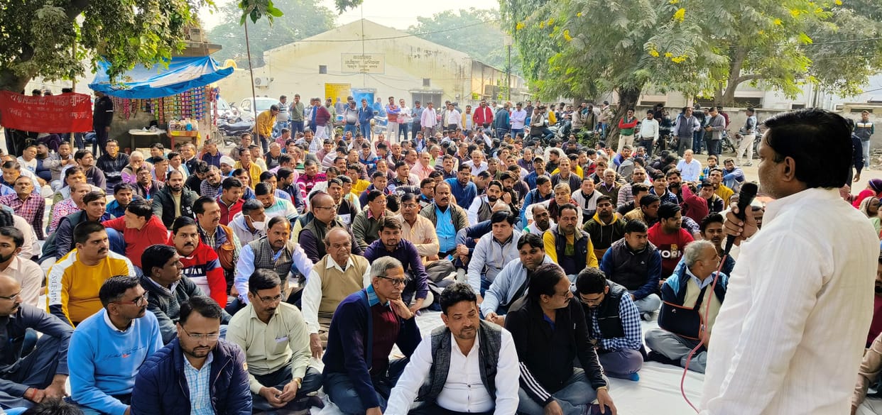 Work boycott of electricity workers will continue till the demands are not met