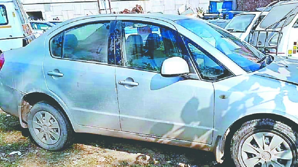 Roorkee News: Three miscreants looted car from plant head of the pharmaceutical factory