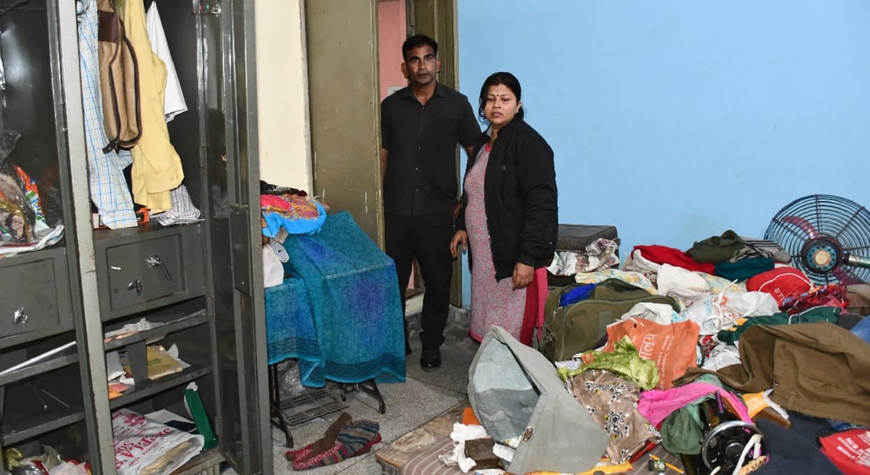 Lucknow News: In broad daylight, mother and son were taken hostage, robbed of jewelry and cash
