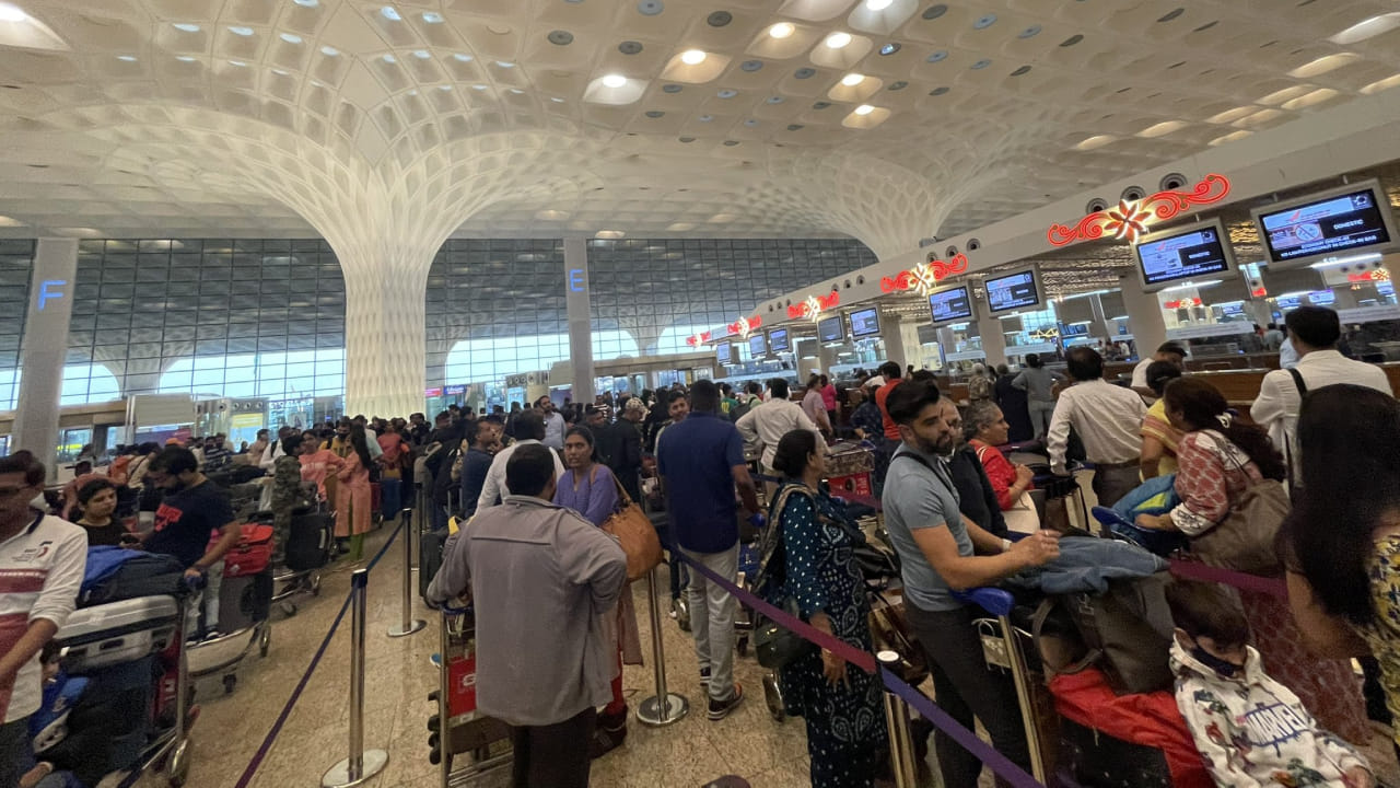 Mumbai International Airport Server crashes check ins for all airlines impacted
